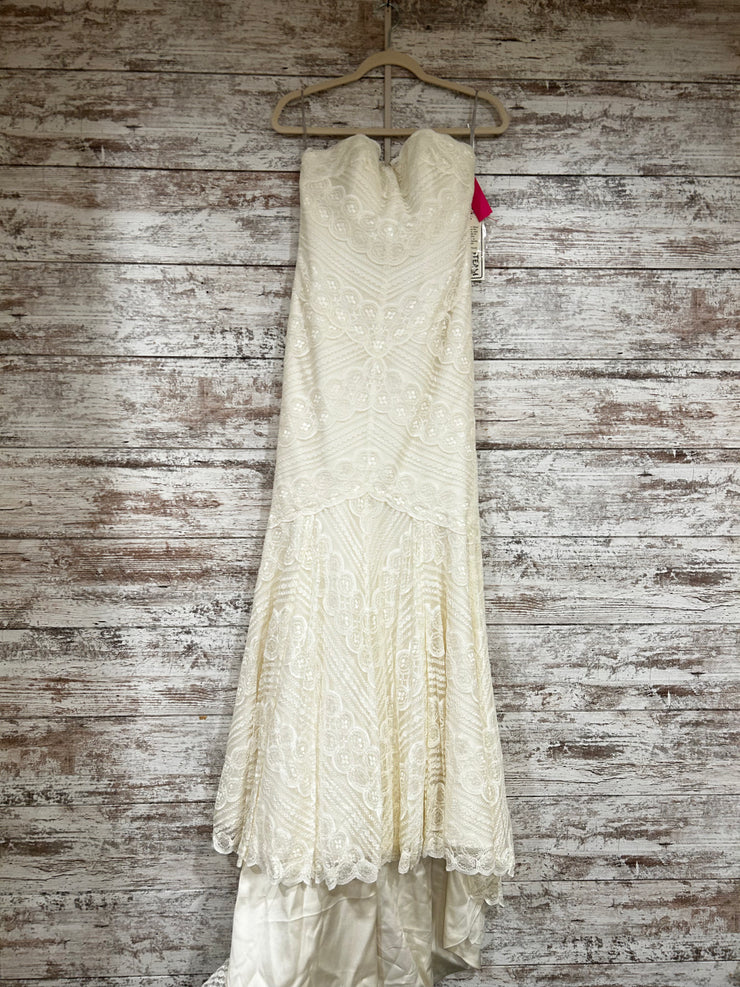 IVORY LACE WEDDING GOWN (NEW)