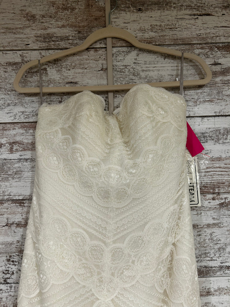 IVORY LACE WEDDING GOWN (NEW)