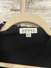 BLACK/WHITE OPEN TOP/SHRUG