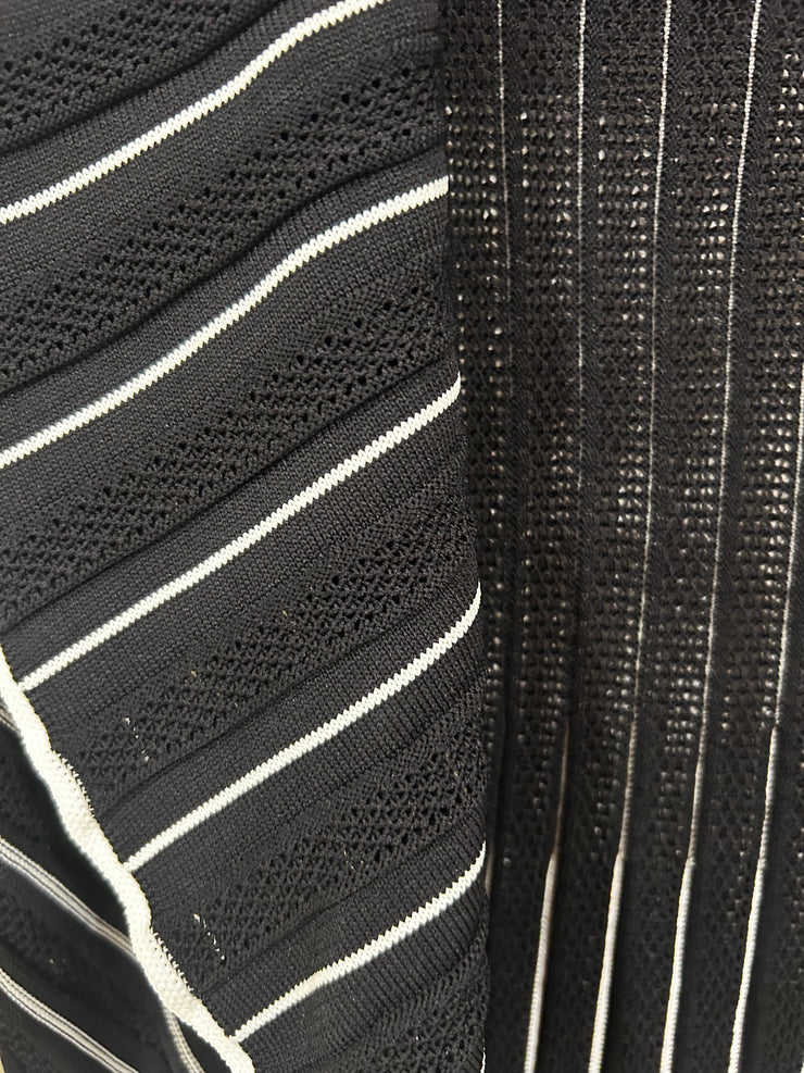 BLACK/WHITE OPEN TOP/SHRUG