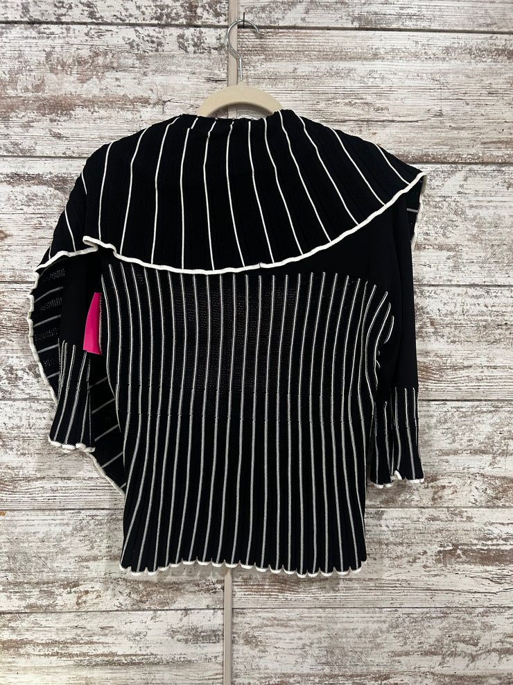 BLACK/WHITE OPEN TOP/SHRUG