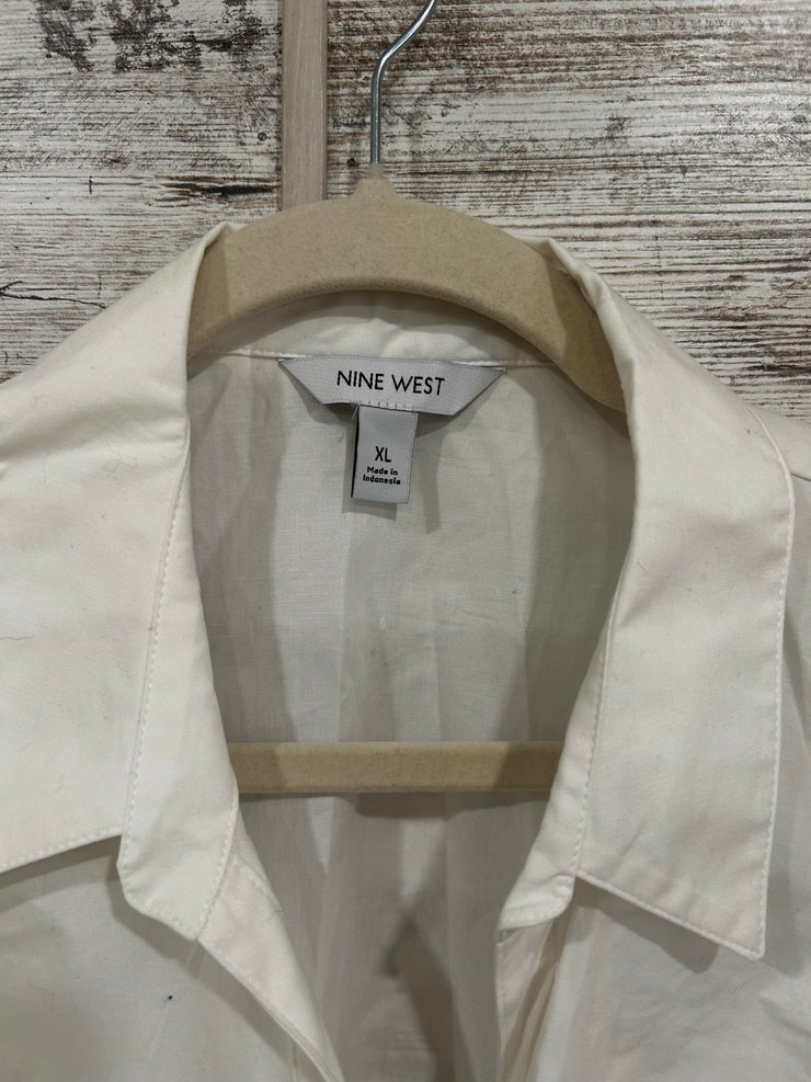 WHITE SLEEVELESS TOP (NEW)