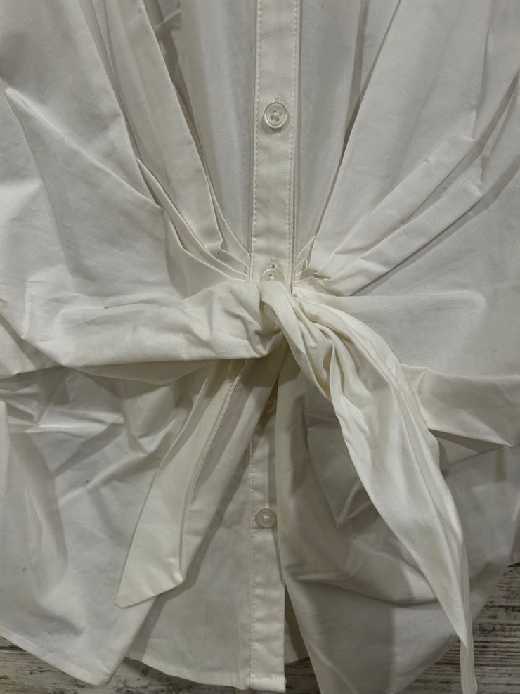 WHITE SLEEVELESS TOP (NEW)