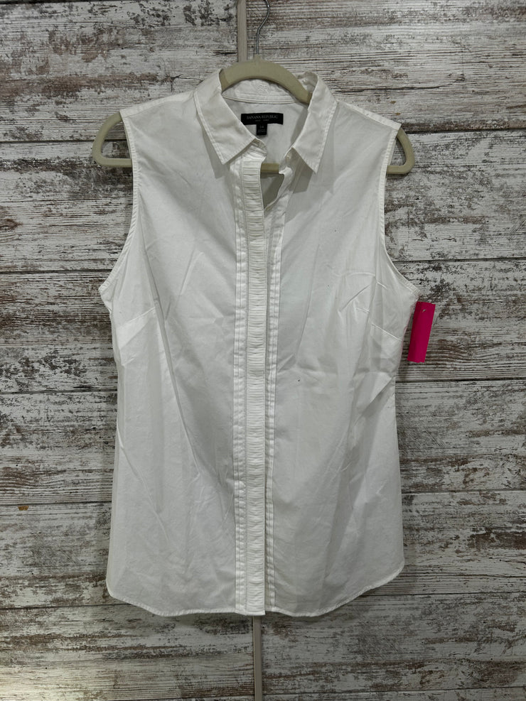 WHITE SLEEVELESS TOP