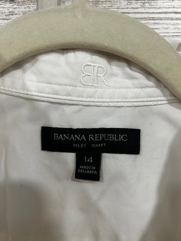 WHITE SLEEVELESS TOP