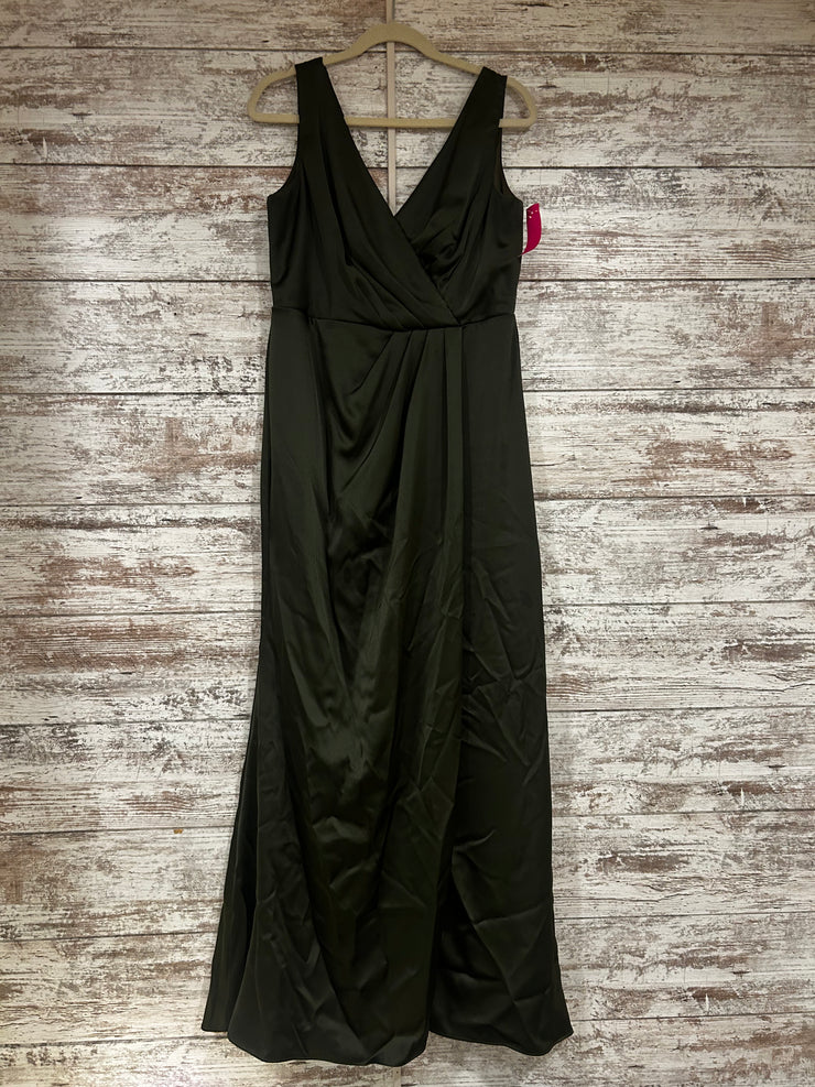 GREEN LONG EVENING GOWN