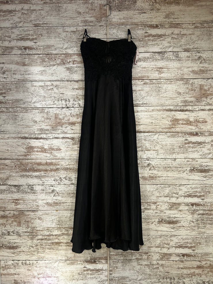 BLACK LONG EVENING GOWN