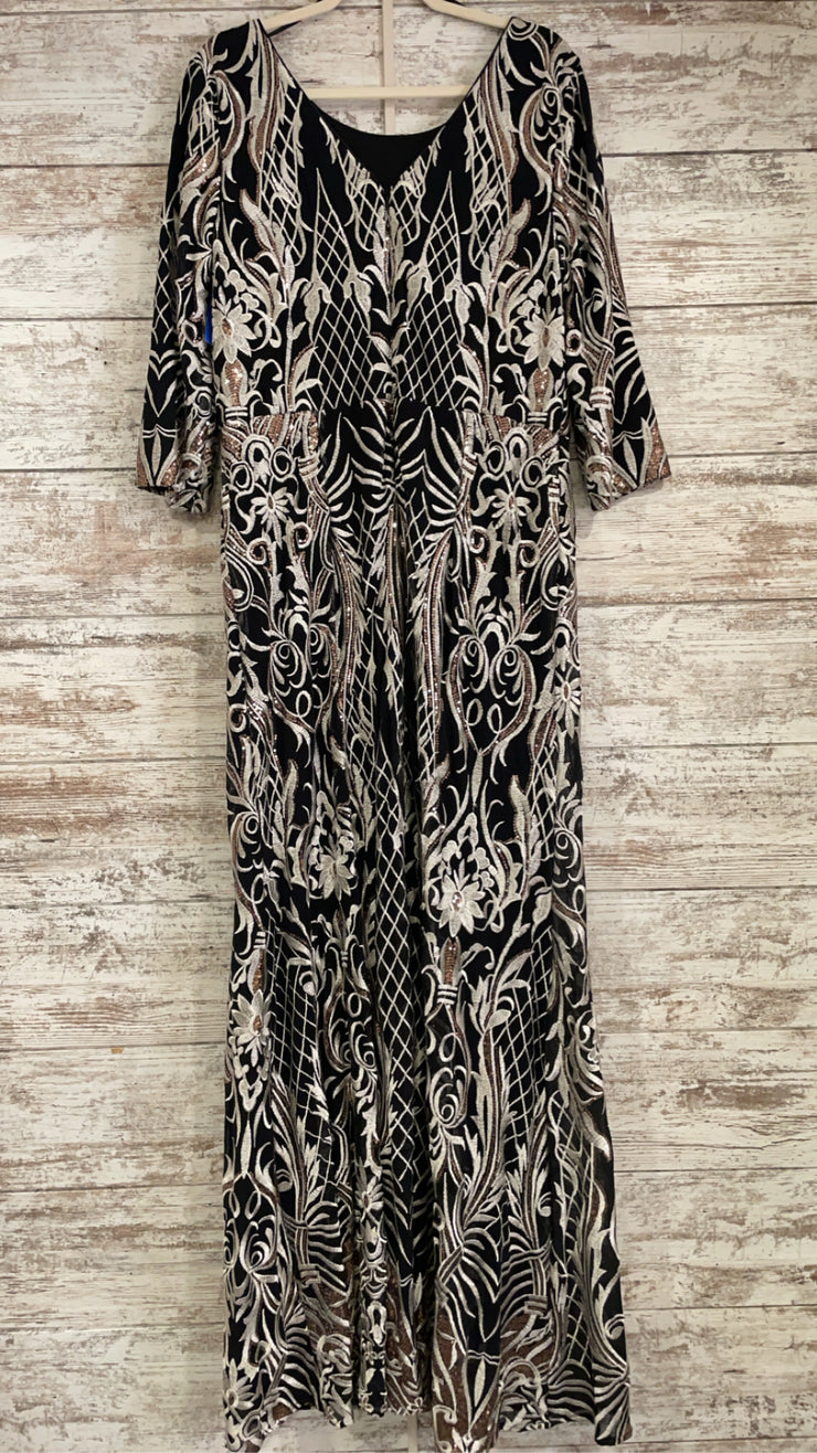 BLACK/WHITE LONG EVENING GOWN