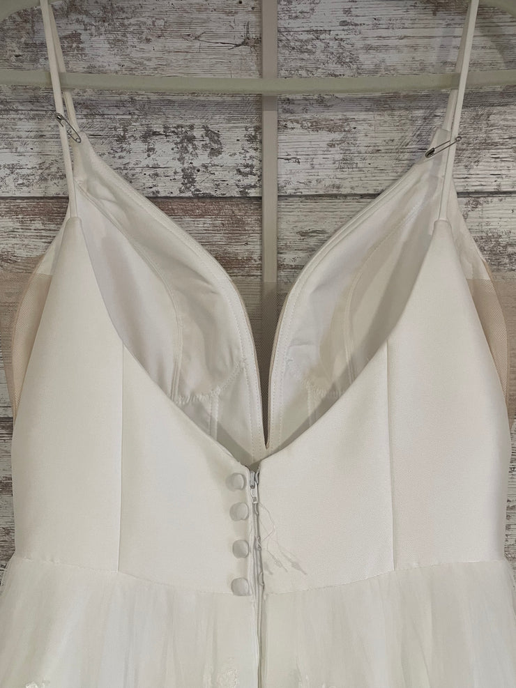 WHITE WEDDING GOWN (NEW) $1600