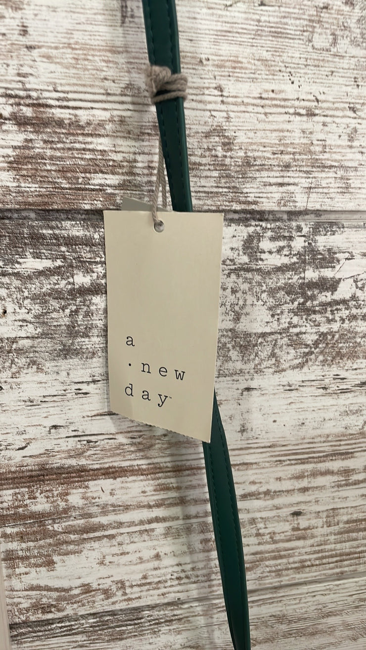 GREEN CROSSBODY PURSE (NEW)