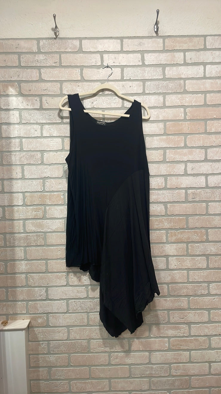 BLACK FLOWY TUNIC $100