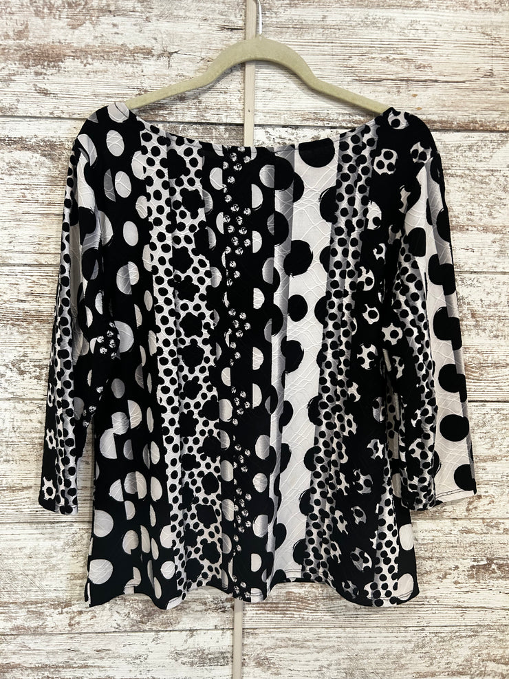 BLACK/WHITE TOP $89