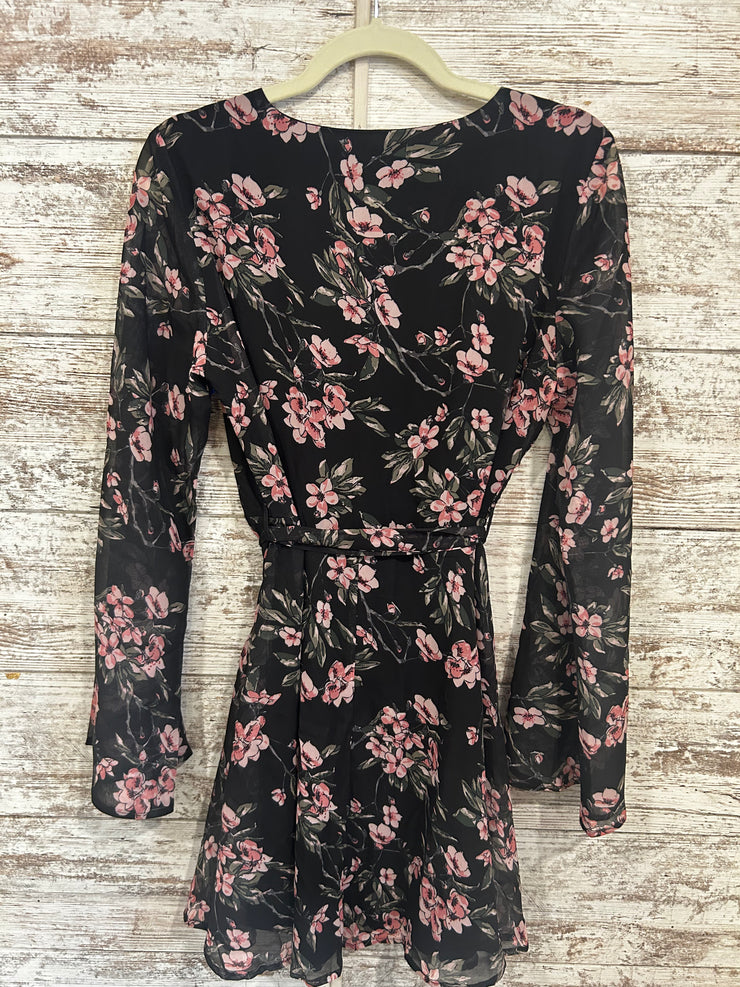 BLACK/FLORAL SHORT DRESS (NEW)