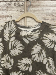 GREEN/IVORY LONG SLEEVE TOP$89