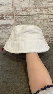 WHITE BUCKET HAT (NEW)