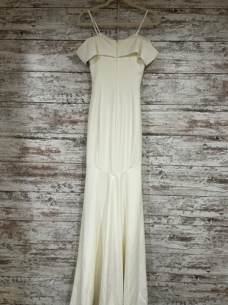 IVORY SLEEK WEDDING GOWN $1400