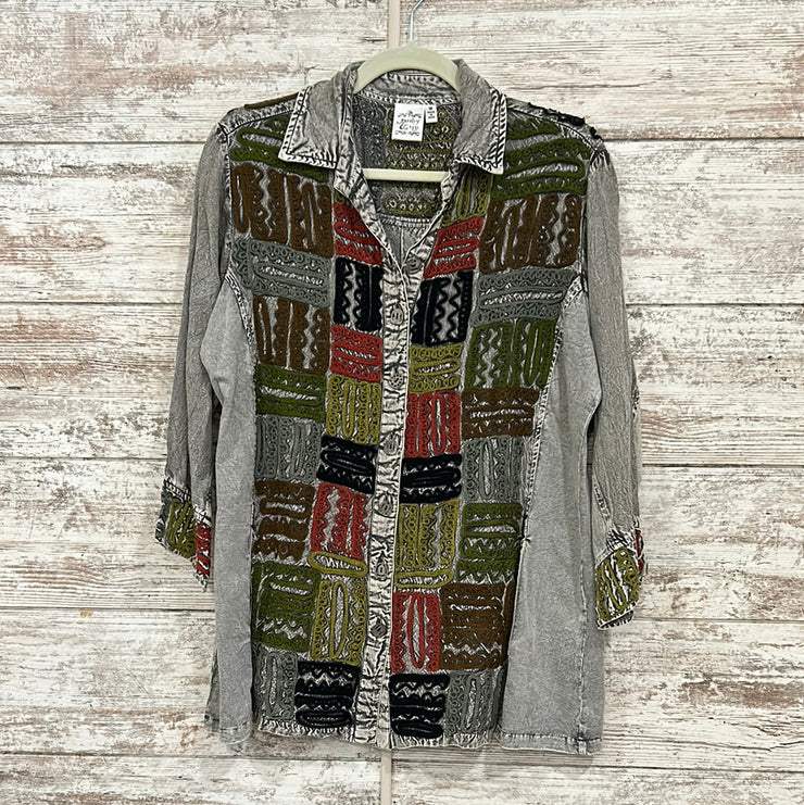 GRAY/COLORFUL BUTTON UP SHIRT