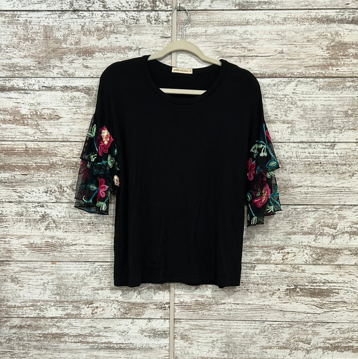 BLACK/COLORFUL SLEEVES TOP