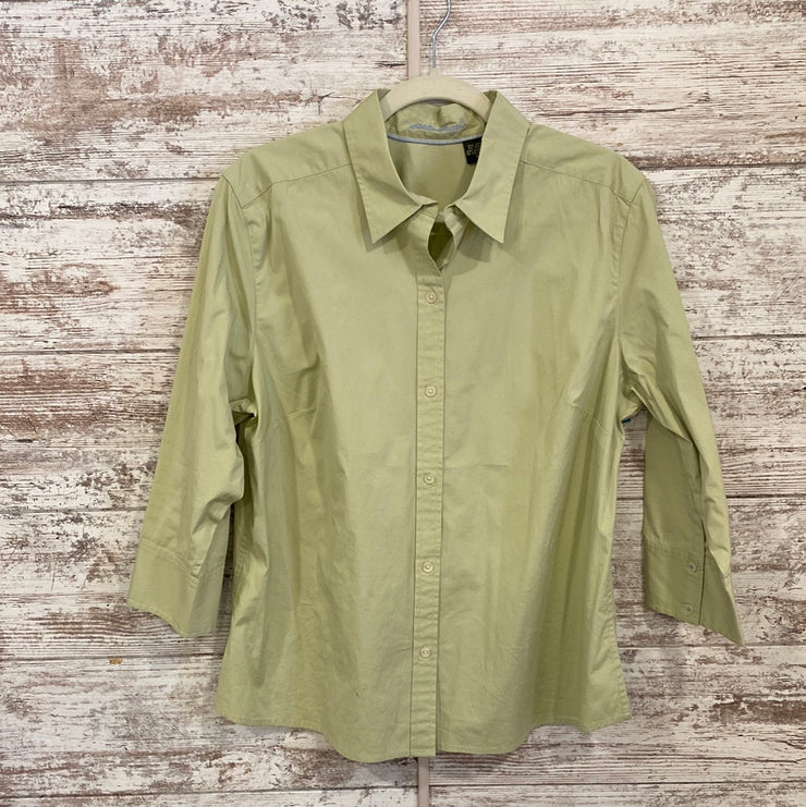GREEN BUTTON UP TOP