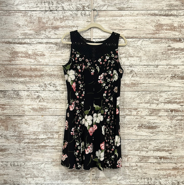 BLACK/FLORAL SHORT DRESS