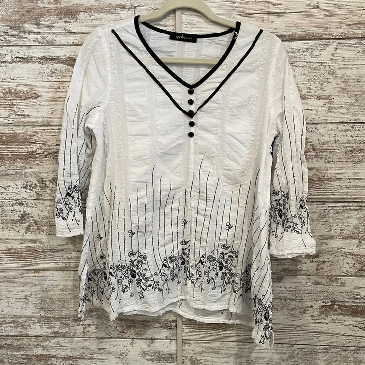 WHITE/BLACK LONG SLEEVE TOP