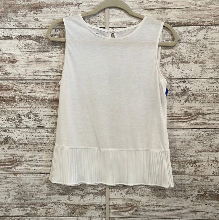 WHITE SLEEVELESS TOP