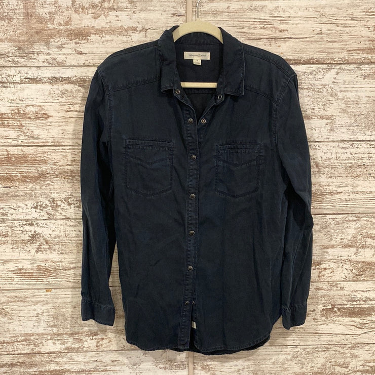 NAVY BUTTON DOWN TOP