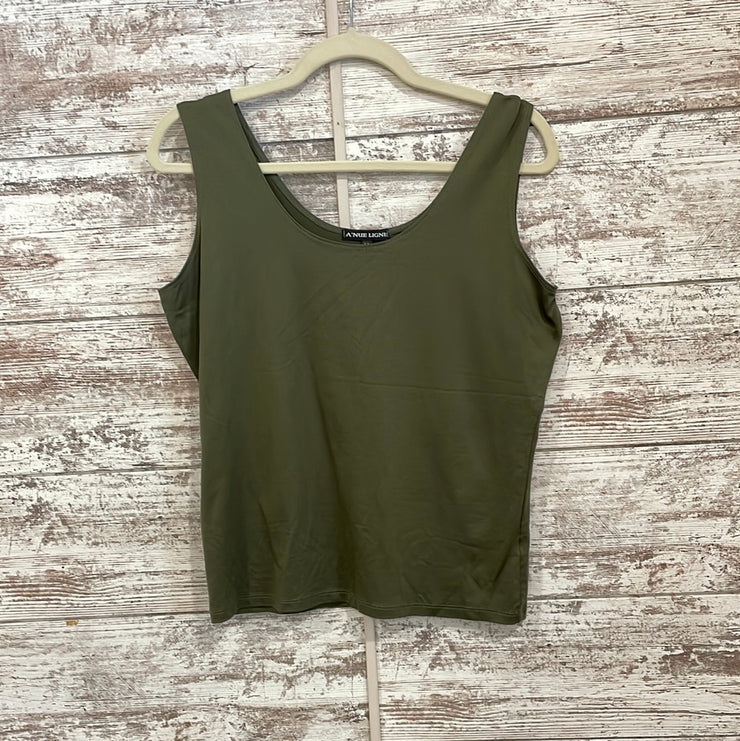 GREEN SLEEVELESS TOP