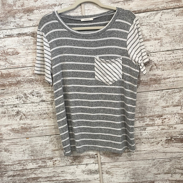 GRAY/WHITE SHORT SLEEVE TOP