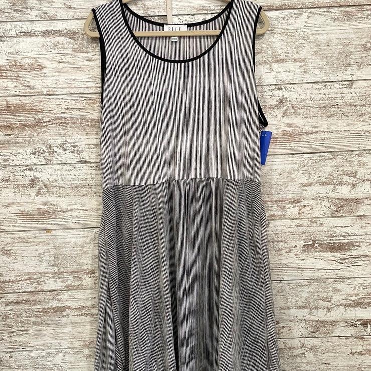 BLACK/WHITE SHORT DRESS