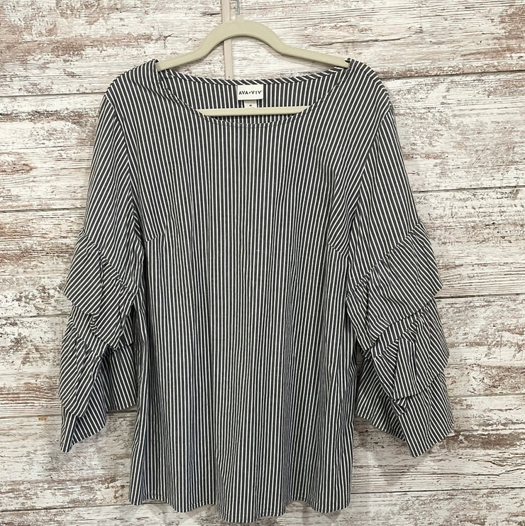 GRAY/WHITE STRIPED TOP