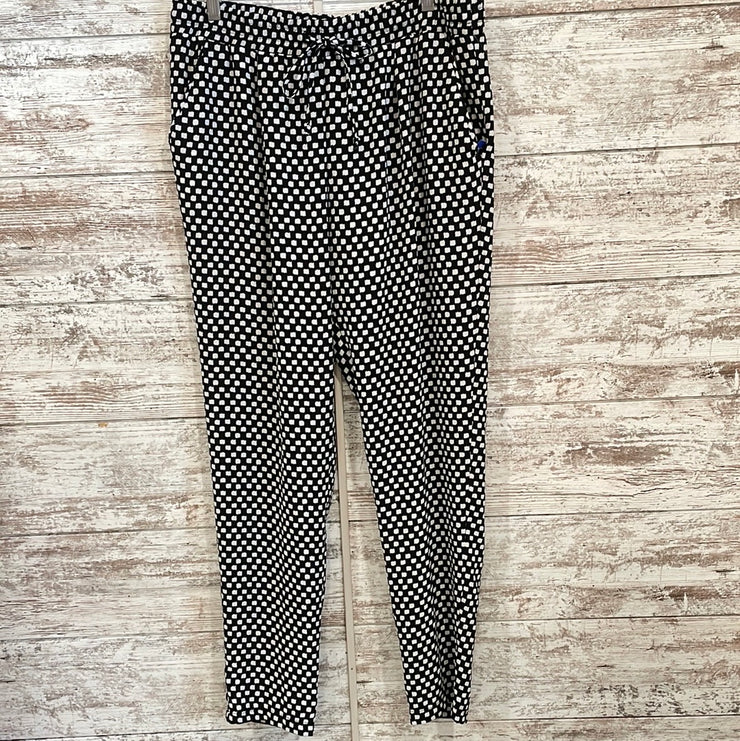 BLACK/WHITE FLOWY PANTS