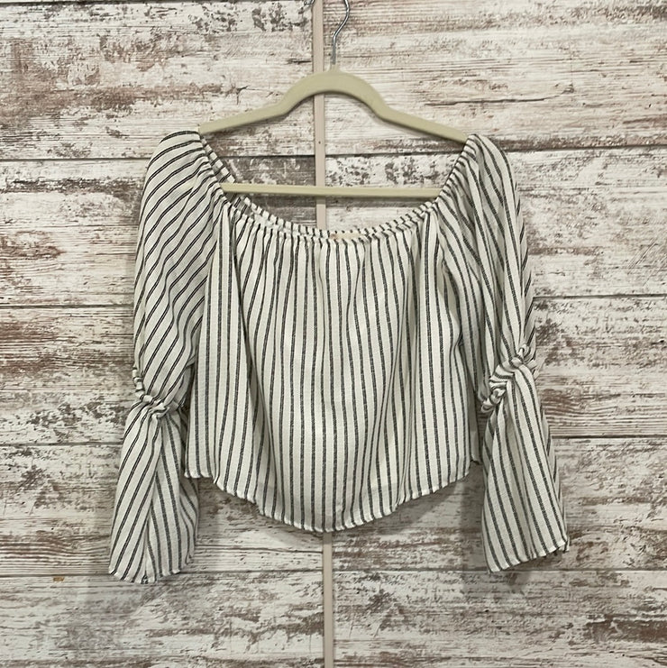 BLACK/WHITE STIPED LONG SLEEVE