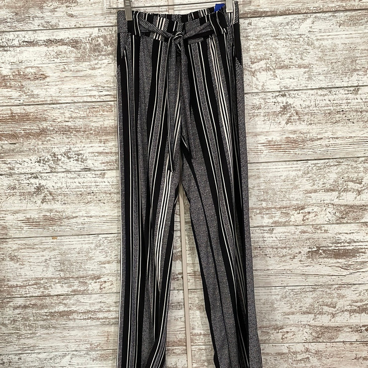 BLACK/WHITE PATTERN PANTS
