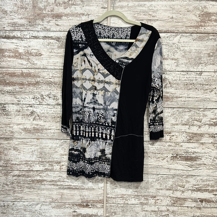 BLACK/GRAY/WHITE TUNIC