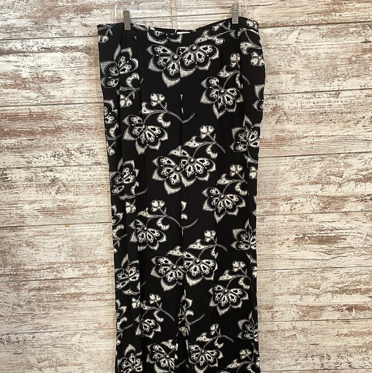 BLACK/WHITE FLORAL PANTS (NEW)