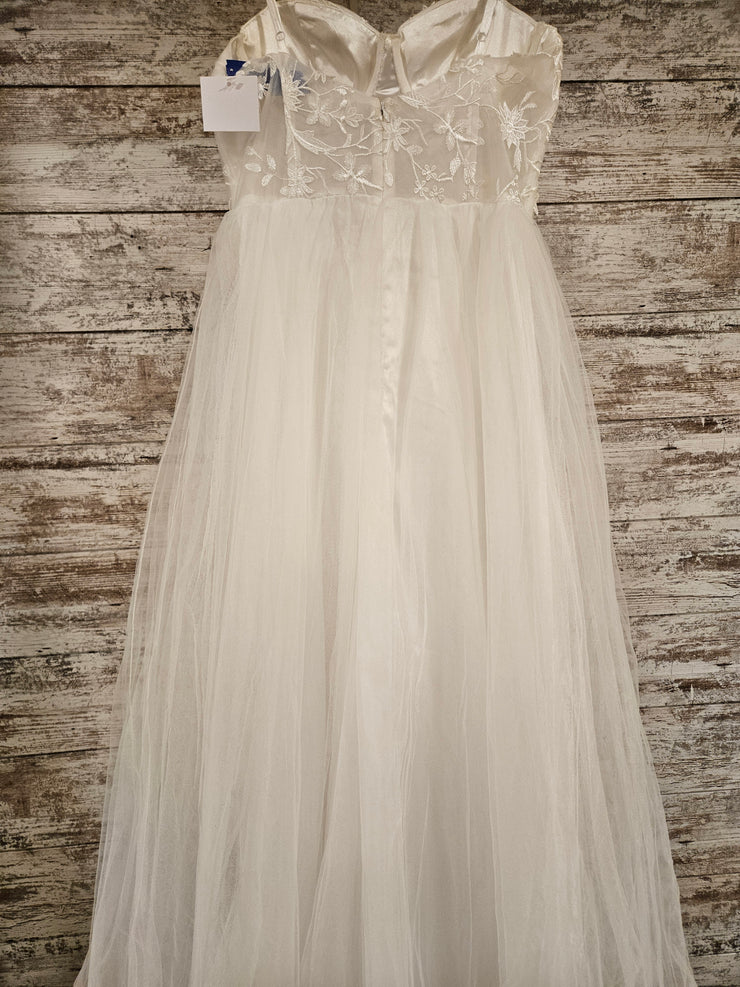 WHITE WEDDING GOWN (NEW)