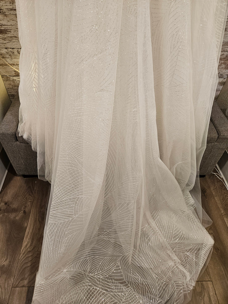WHITE WEDDING GOWN (NEW) $800
