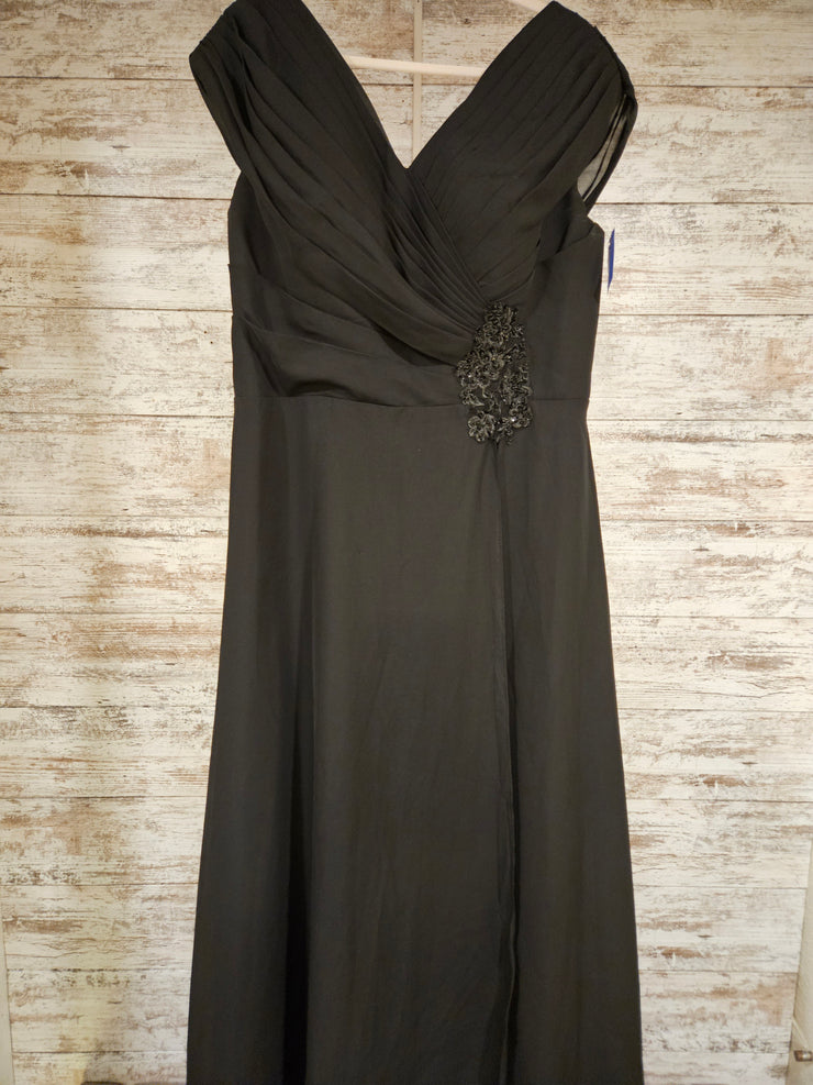 BLACK LONG EVENING GOWN (NEW)