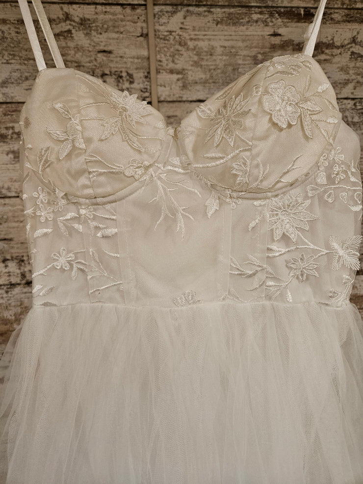 WHITE WEDDING GOWN (NEW)