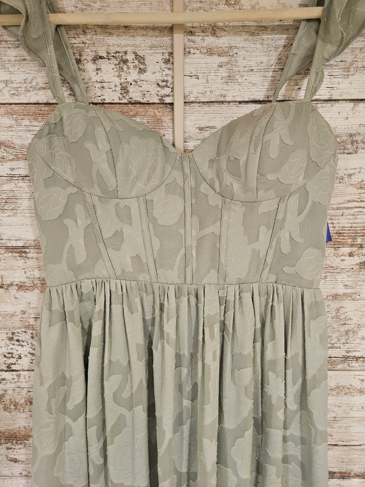 GREEN LONG EVENING GOWN