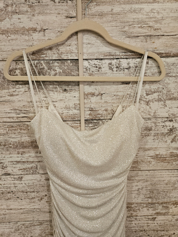 WHITE/SILVER SHORT DRESS (NEW)