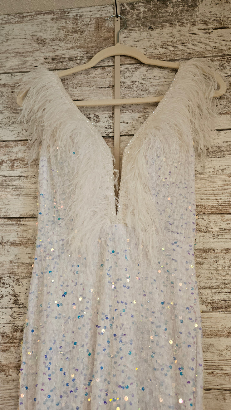 WHITE FEATHER LONG DRESS (NEW)