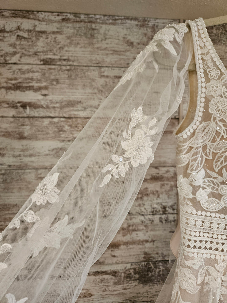 WHITE WEDDING GOWN (NEW) $1300