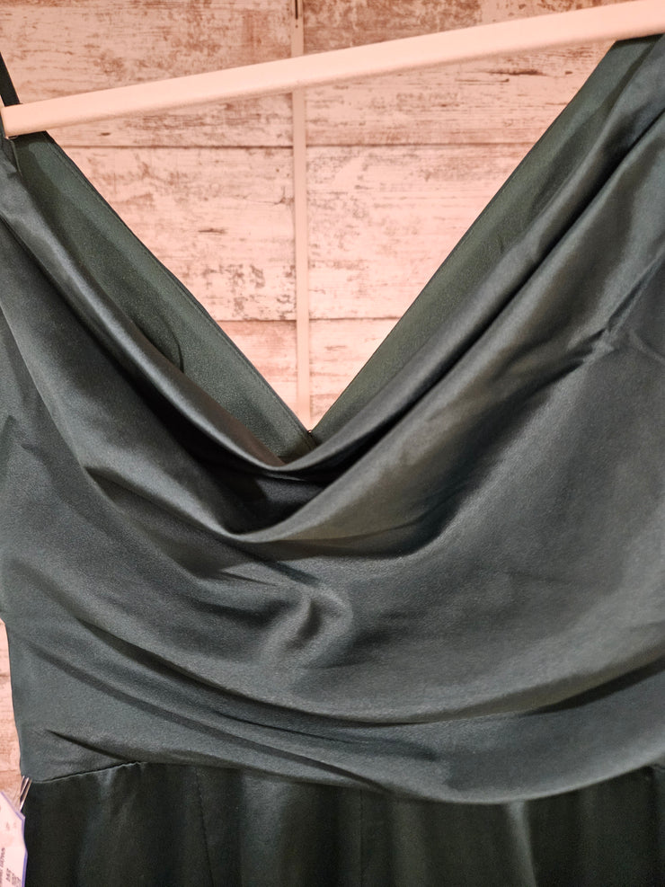 GREEN LONG EVENING GOWN