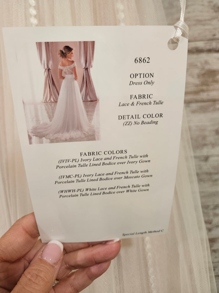 IVORY LACE WEDDING GOWN (NEW) $2500