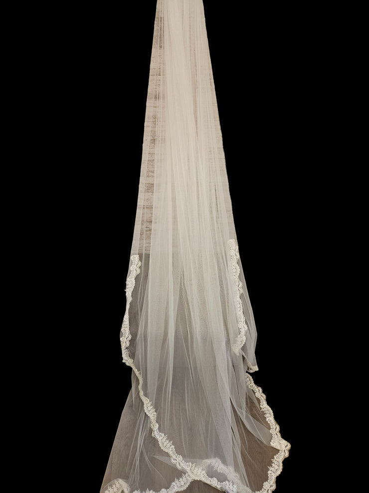 WHITE CATHEDRAL LONG VEIL