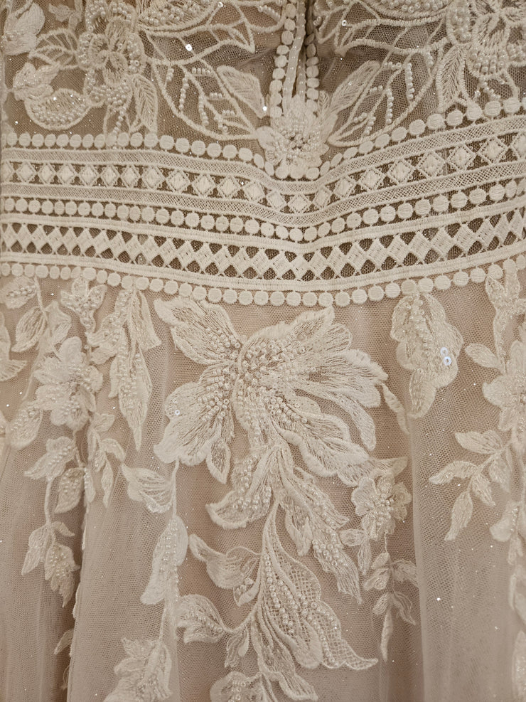 WHITE WEDDING GOWN (NEW) $1300