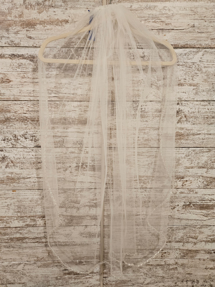WHITE WEDDING VEIL (NEW)) $100