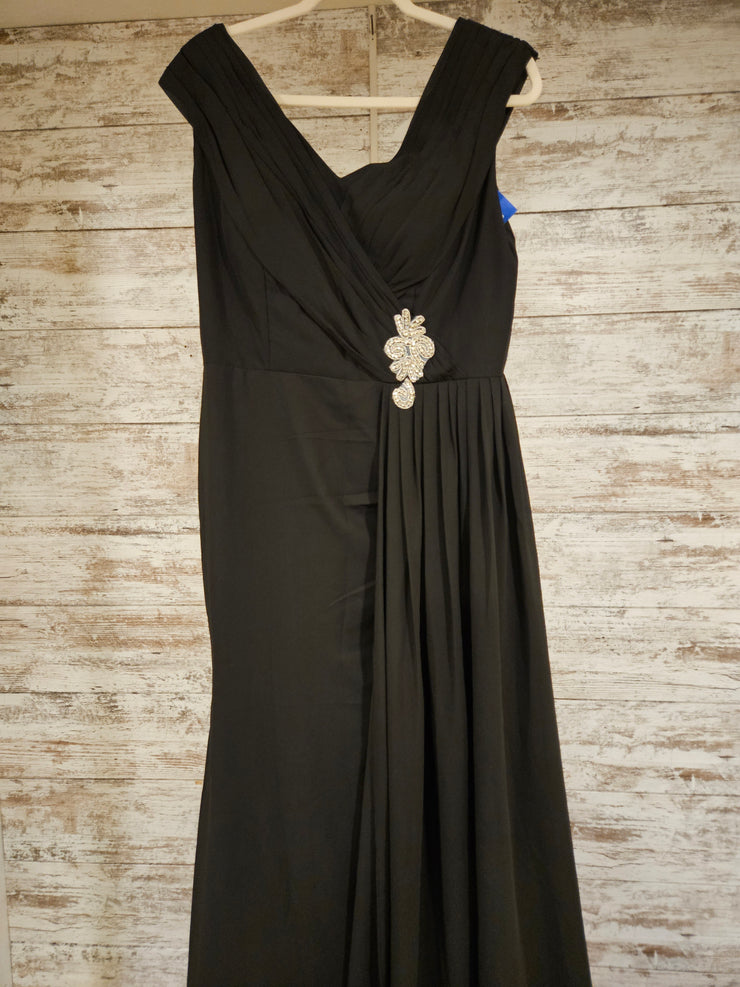 BLACK LONG EVENING GOWN (NEW)